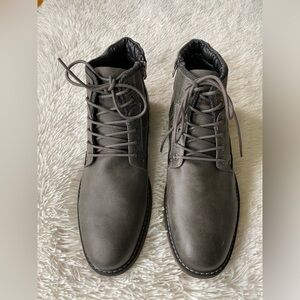 New BKE Men’s Sz 9 grey lace up chukka business to casual boots